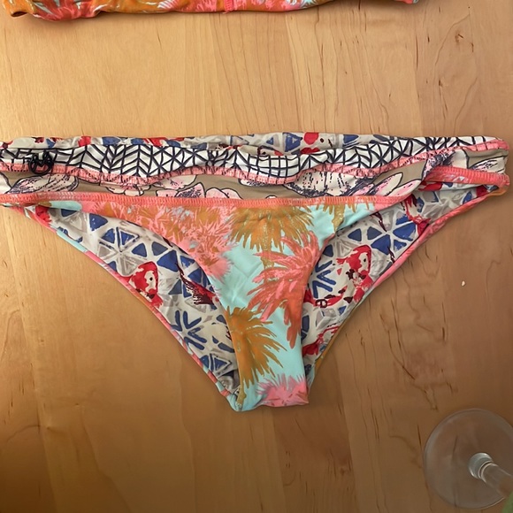 Maaji High neck bikini with bottoms - Picture 4 of 4
